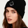 Novo Chapéu de Tricô Bordado com Ás de Espadas e Coração de Comércio Exterior para Homens e Mulheres, Gorro Casual Pulôver para Uso Externo, Gorro Quente