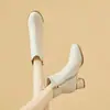 Botas de tornozelo francesas para mulheres, salto grosso, novo estilo outono e inverno 2026, botas de couro com forro de pelúcia, botas de couro macio que afinam, botas estilo Martin de salto médio-alto para mulheres