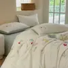 Conjunto de cama de quatro peças em algodão lavado com bordado, lençol e capa de edredom Classe A, estilo feminino para todas as estações