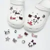 Decoraciones de zueco de dibujos animados abeja linda piña accesorios DIY hebillas de zapato dijes para zapatos versátil transfronterizo en stock al por mayor