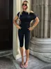 Conjunto sexy de top de hombros descubiertos estilo europeo y americano y shorts ajustados para mujer, moda otoño 2026, conjunto de dos piezas adelgazante, venta al por mayor para exportación