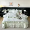 Juego de ropa de cama de cuatro piezas de terciopelo de leche de alta densidad con relieve 2026, con sábanas de franela espesas y cálidas, funda de edredón y sábana bajera acolchada antideslizante