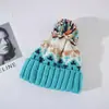 Chapéu de tricô quente com proteção para as orelhas para outono e inverno feminino, estilo coreano, versátil, com padrão Fair Isle, pompom e forro de fleece