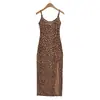 Vestido slip justo com estampa de leopardo retrô estilo europeu e americano, nova saia bodycon sexy com fenda, vestido slip de veludo