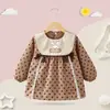 Pantalón de tirantes para bebé niña Otoño e Invierno Ropa de exterior Estilo occidental Falda de princesa Babero para comer infantil Delantal impermeable a prueba de suciedad Protector para bebé