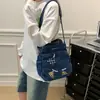 Bolso de Mezclilla Bordado Estilo Japonés para Mujer 2026 Verano Nueva Moda Mochila Personalizada Casual Bolso Cruzado de Hombro