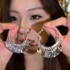 2025 Nuevos Pendientes Populares de Plata Pendientes de Aro Liso para Mujer Lujo Niche Accesible de Alta Gama Pendientes de Aro Grandes Elegantes