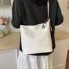 Bolsa de Mão Tecida Retro Fashionável 2026, Bolsa de Ombro Transversal tipo Balde Simples de Nicho de Alto Valor e Grande Capacidade