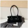 Bolsa de ombro vintage descontraída de grande capacidade, bolsa de ombro única elegante estilo motocicleta, bolsa tote estilosa para sair e ir ao trabalho