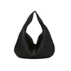2025 Nuevo Bolso de Mujer Luna Creciente Completamente Tejido a Mano Portátil Bolso Dumpling Moderno y Versátil Estilo Europeo y Americano Bolso de Hombro Único