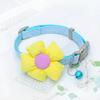 Collar para Mascotas al por Mayor Transfronterizo Contraste Dopamina Flor de Cinco Pétalos Collar para Gato con Cascabel Hebilla de Seguridad Bufanda Anti-Asfixia