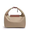 2026 Nova Bolsa Térmica de Nylon Impermeável Estilo Hobo para Lancheira, Trabalho, Mão, Bento, Casual com Gravação de Dragão, Tampa Flip, Bolsa para Salgados