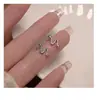 Nuevo mini pequeño serpiente de espíritu clavo de oreja hebilla de tornillo clavo de hueso de oreja accesorios para orejas diseño de nicho pendientes diamante verde lujo ligero venta al por mayor