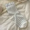 Calcetines de dormir de algodón puro para primavera y verano, simples y holgados, adecuados para mujeres mayores, mujeres embarazadas, mujeres en posparto y niñas, con un toque juvenil y sin opresión alrededor de los pies