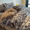 Juego de Ropa de Cama de Cuatro Piezas de Peluche de Piel de Conejo con Estampado de Leopardo Maillard Cubre Duvet de Felpa de Coral de Leche Grueso para Invierno Sábana Cálida Ropa de Cama
