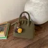 Bolsa de concha de nicho de alta gama para mujer 2025 Nuevo estilo coreano retro de un solo hombro bandolera pequeña bolsa de mensajero bolsa de boliche