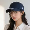 Boné de Baseball Bordado com Letra Versátil Estilo Coreano Lançamento, Boné de Aba Larga Que Faz o Rosto Parecer Menor, Moda de Rua Casual para Homens