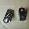 Los fabricantes producen y venden una variedad de clips metálicos, clips de plástico, clips de marca, clips para identificación
