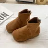 Botas curtas estilo britânico para meninas, novas botas Martin de outono e inverno com sola macia antiderrapante para crianças, botas de cano baixo para meninas mais velhas