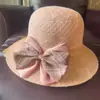 Chapéu de Palha Feminino Novo Estilo Primavera e Verão com Proteção Solar, Laço Xadrez, Aba Larga, Chapéu de Sol de Praia Moderno e Versátil