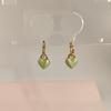 Pendientes de lujo ligeros y dulces con diseño de nicho y hebilla de oreja de alta gama, nuevos y elegantes pendientes de verano de moda 2024 para mujer.