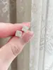 Pendientes Cuadrados de Circonita Envueltos de Lujo Ligero Francés para Mujer Diseño de Nicho Sentido del Temperamento Pendientes Versátiles Exquisitos Pequeños Accesorios para Orejas