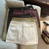 Fotos reales de la nueva colección de otoño 2026: Falda midi de cuero PU de color liso estilo coreano con adornos metálicos, una falda corta simple de línea A para mujer