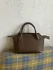Bolso blanco de estilo minimalista para mujer, bolso de hombro de alta gama para el trabajo, bolso cruzado, bolso tipo dumpling, bolso tote pequeño para el trabajo y artículos varios