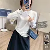 Camiseta Versátil de Manga Longa com Decote V Pequeno, Simples e Confortável [Estilo Prático] Camiseta Base em Algodão Tencel, Corte Ajustado, Amiga da Pele