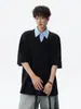 Camiseta de manga corta con cuello de camisa de estilo retro americano, dos piezas falsas para hombre, verano, patchwork gris, holgada, casual, manga tres cuartos