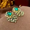 Brincos de resina vintage com uma elegância francesa retrô, brincos de tarraxa versáteis e modernos para mulheres