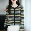 Casaco suéter listrado retrô chique feminino para outono e inverno, novo cardigã estiloso de tricô jacquard pesado com gola redonda