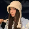 Sombrero de Lana Tejido para Mujer Otoño e Invierno de Caperucita Roja Dulce y Lindo con Protección para las Orejas, Cálido y Versátil, Gorro Baotou Pequeño que Muestra la Cara, Moderno
