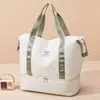 Bolsa de viagem de grande capacidade para mulheres, bolsa de bagagem conveniente para viagens curtas, bolsa de armazenamento, separação seca e molhada, bolsa esportiva e fitness