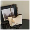 Bolsa de Ombro Grande Capacidade Moda Transfronteiriça Sensação Solta Simples Nova 2026 Bolsa de Mão Tote de Alto Valor para o Dia a Dia