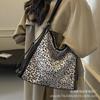 Bolsa Grande de Estampa de Leopardo de Grande Capacidade para Mulheres 2026 Nova Bolsa de Ombro de Grande Capacidade para o Dia a Dia Bolsa Tote de Mão/Ombro Duplo/Transversal