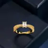 Anel de Banda Larga Gradiente Estilo Europeu e Americano Prata S925 Céu Estrelado Corte Esmeralda Diamante Simuladode 75 Pontos Modelo para Transmissão ao Vivo