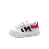 Zapatos infantiles de suela blanda, nuevas zapatillas blancas para primavera y otoño con velcro, zapatillas deportivas casuales para niños y niñas, zapatos ligeros y antideslizantes