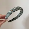 Nova faixa de cabeça simples de esponja com aba larga para lavar o rosto, acessório de cabelo de coroa alta versão coreana, faixa de cabeça xadrez para prender o cabelo