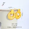 Conjunto de Joias Étnicas Xinxiang Banhado a Ouro com Brincos de Argola Torcidos Escovados Cravejados de Diamantes, Pingente e Nova Corrente para Clavícula Estilo Chinês