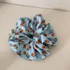 Elástico de Cabelo Fresco Estilo Francês com Tema Floresta com Pequeno Design Floral em Tecido, Corda de Cabelo Floral Menina, Elástico de Cabelo Estilo Coreano Tipo Fada, Scrunchie em Estilo Relaxado