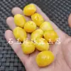 Amarelo fluorescente flutuante água salgada óleo de frango cera de abelha casca de tartaruga contas soltas flor branca artificial pulseira de casca de tartaruga colar acessórios de joias