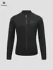 La fábrica XINTOWN procesa chaquetas de forro polar compuesto para invierno, chaquetas cortavientos y resistentes al frío, ropa de ciclismo de manga larga y prendas repelentes al agua.