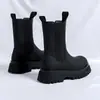 Otoño 2026 Nuevo Estilo Juvenil Punta Redonda Gamuza Caña Alta Media Pantorrilla Suela Gruesa Sin Cordones Planos para Hombre Botas Martin 9883-R