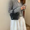 Bolsa de mão tipo balde de luxo para mulheres, nova bolsa de ombro com padrão trançado da moda, bolsa de mão vintage, bolsa transversal estilosa
