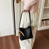 Moda Retro Tecida à Mão Nova Outono 2026 Bolsa de Ombro Transversal Balde de Grande Capacidade Aparência Elevada de Nicho