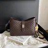 Bolsa de ombro axila feminina da moda 2026 novo design de nicho de moda bolsa transversal para ir ao trabalho e sair bolsa tipo balde para mulheres