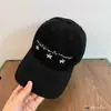 Gorra de Béisbol Bordada con Tres Flores Coreanas y Visera Ancha, Adelgazante, Versátil Casual, Gorra Tipo Pico de Algodón Puro para Estudiantes y Parejas