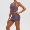 Novedad transfronteriza: Conjunto de yoga de minifalda plisada con cordón de color liso, top deportivo, conjunto de dos piezas para mujer para correr y fitness