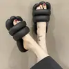 Zapatillas Blandas de Suela Gruesa Tallas Grandes para Mujer, Venta Caliente Transfronteriza, Nuevo Estilo de Verano, Modernas para Usar al Aire Libre, Zapatillas Antideslizantes para el Hogar de Pareja